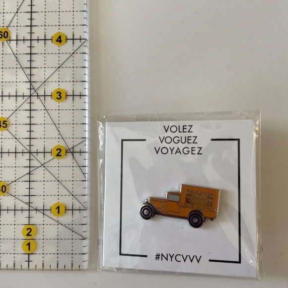 Rare Louis Vuitton Truck Pin Volez Voguez Voyagez Exhibit #NYCVVV New - Picture 3 of 3